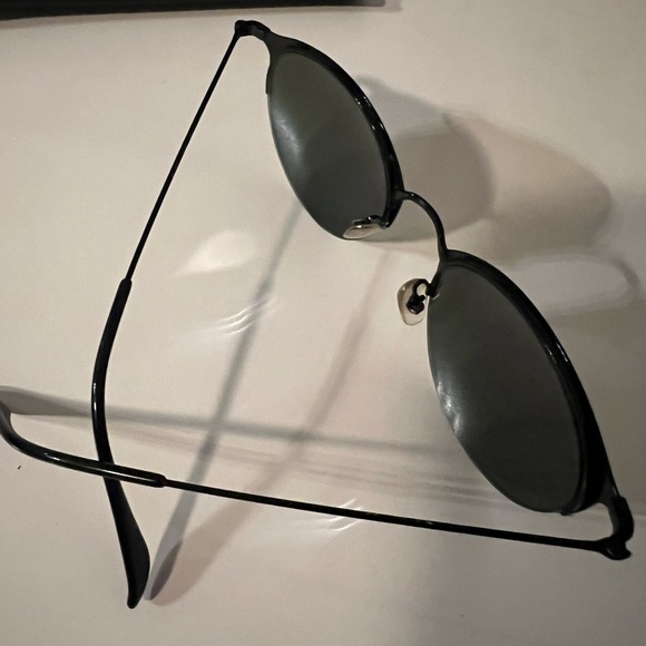 Ray-Ban Round Mirrored Sunglasses with case. - Picture 3 of 5